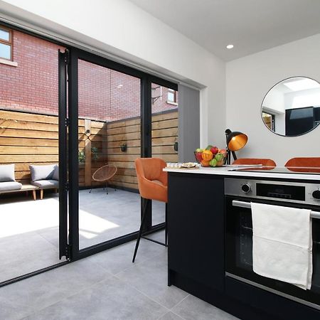 קארדיף New Spacious 2 Bed Getaway - Private Courtyard! - Underfloor Heating מראה חיצוני תמונה