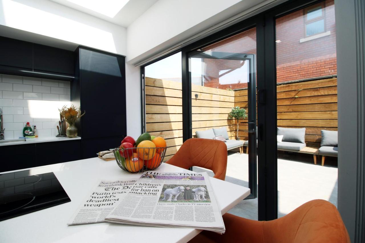 קארדיף New Spacious 2 Bed Getaway - Private Courtyard! - Underfloor Heating מראה חיצוני תמונה
