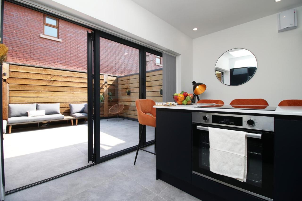 קארדיף New Spacious 2 Bed Getaway - Private Courtyard! - Underfloor Heating מראה חיצוני תמונה