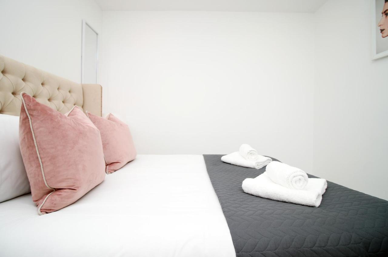 קארדיף New Spacious 2 Bed Getaway - Private Courtyard! - Underfloor Heating מראה חיצוני תמונה