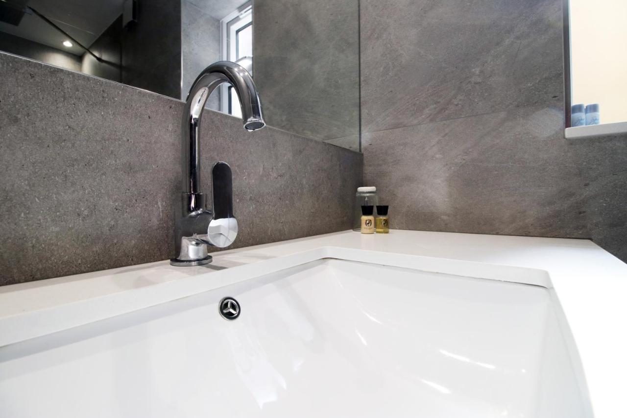 קארדיף New Spacious 2 Bed Getaway - Private Courtyard! - Underfloor Heating מראה חיצוני תמונה