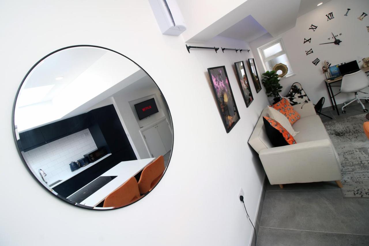 קארדיף New Spacious 2 Bed Getaway - Private Courtyard! - Underfloor Heating מראה חיצוני תמונה