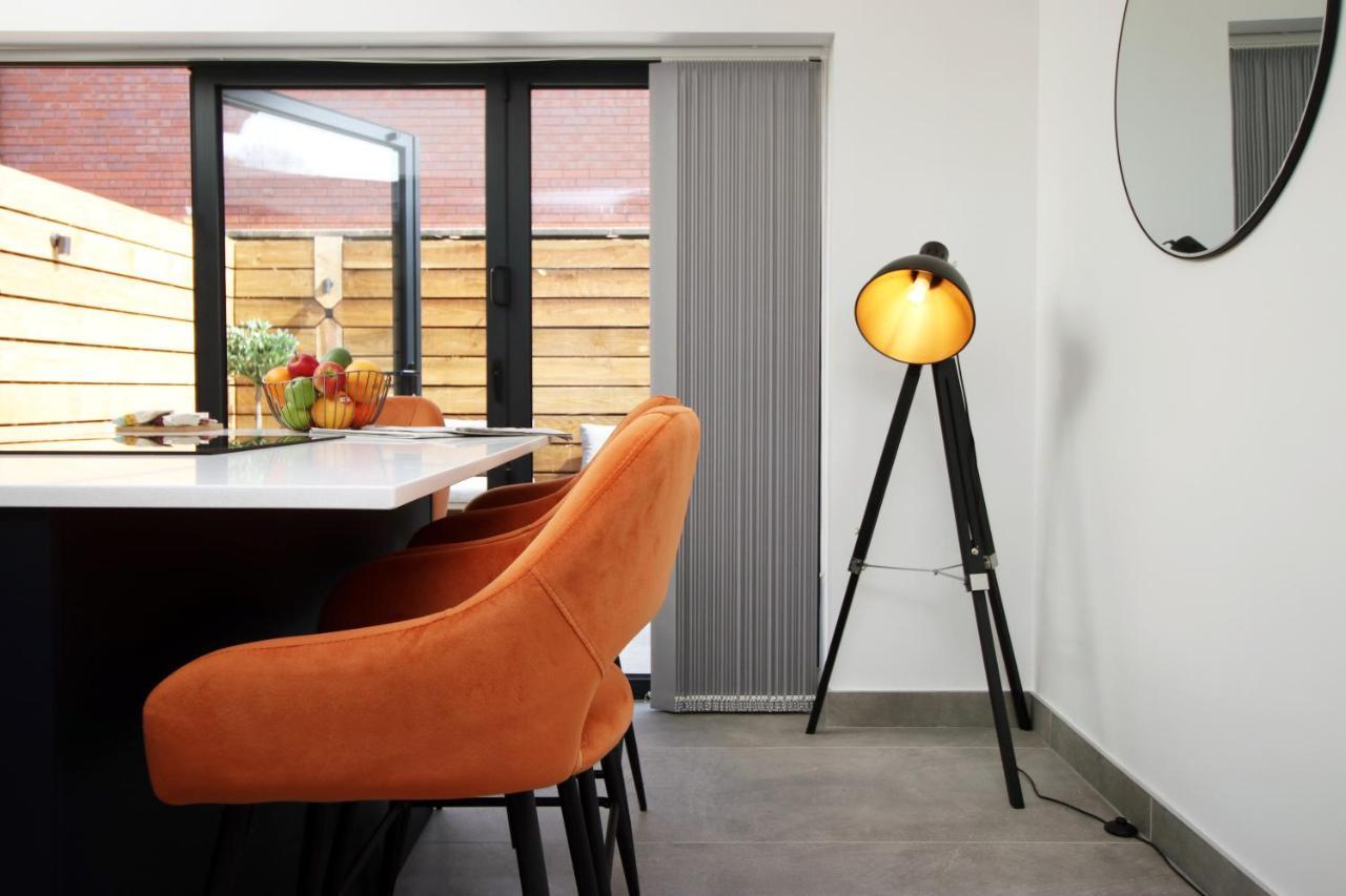 קארדיף New Spacious 2 Bed Getaway - Private Courtyard! - Underfloor Heating מראה חיצוני תמונה